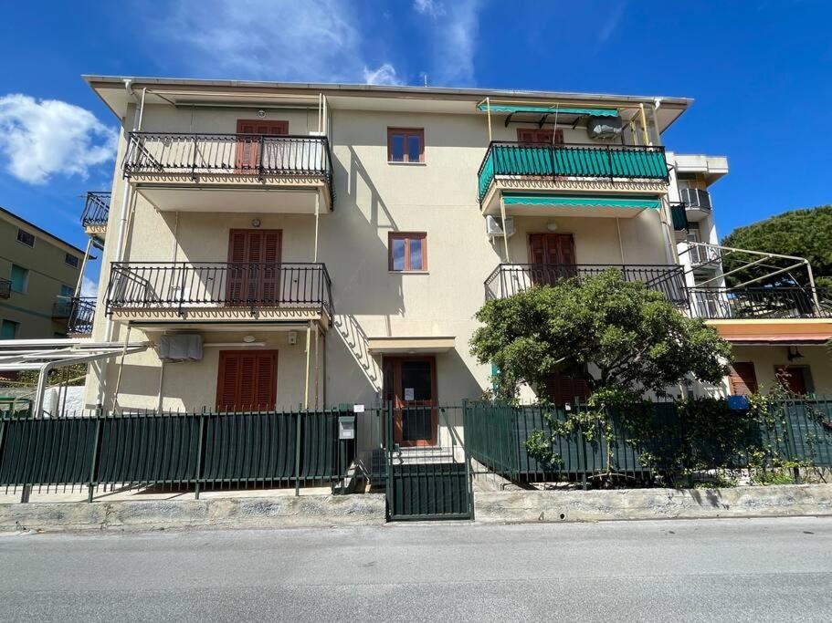 Free Parking Casa Con Giardino - Centro Mare A 5 Minuti Lejlighed Pietra Ligure Eksteriør billede